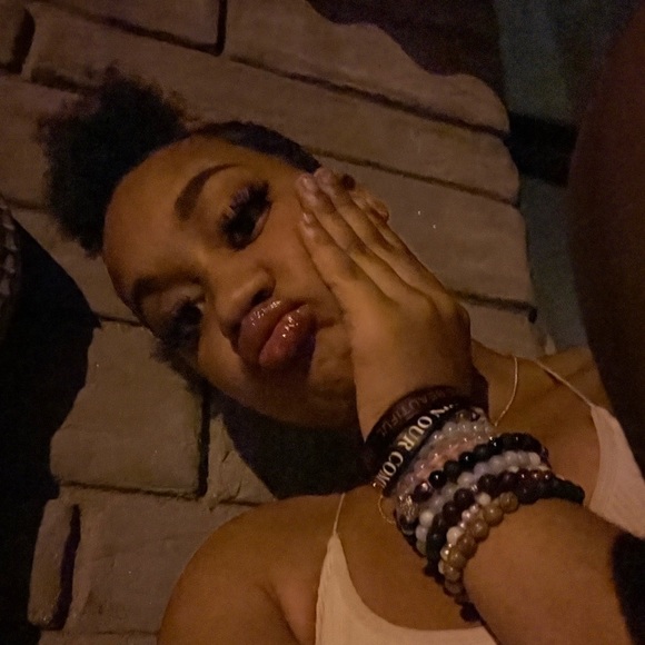 Meet your Posher, Jahnai - Picture 1 of 1